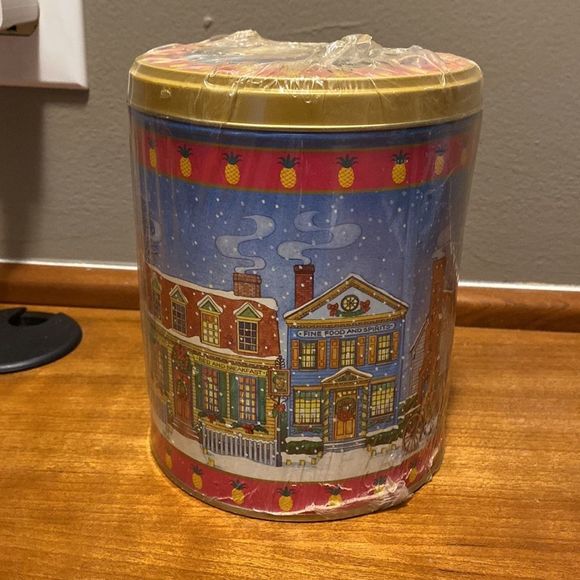 Snickers 1991 Vintage Collectible Christmas Tin Canister in original plastic - Picture 7 of 10